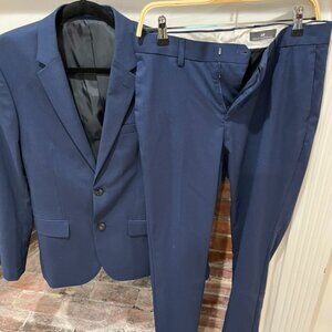 H & M Men's Skinny Fit Suit (great for slim teens!) Size 34 jacket, 30 pants.